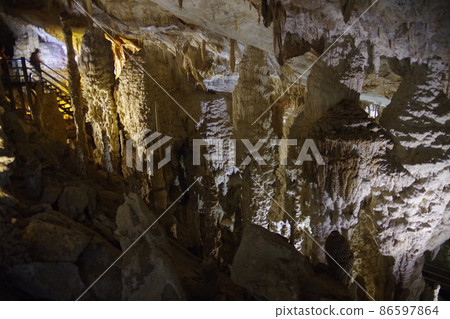 Wind Cave in Gunung Mulu National Park, a World Heritage Site in Borneo, Malaysia 86597864