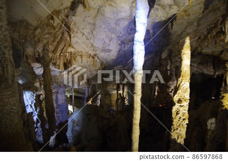 馬來西亞婆羅洲世界遺產古農姆魯國家公園的風洞 86597868