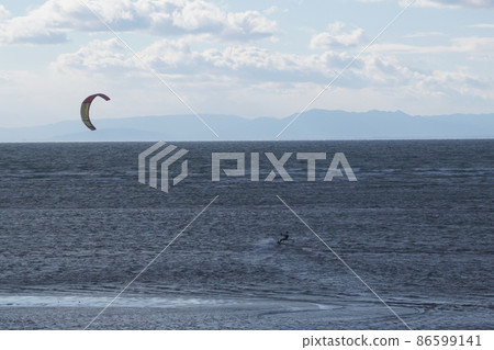Marine sports kite board using kite 86599141
