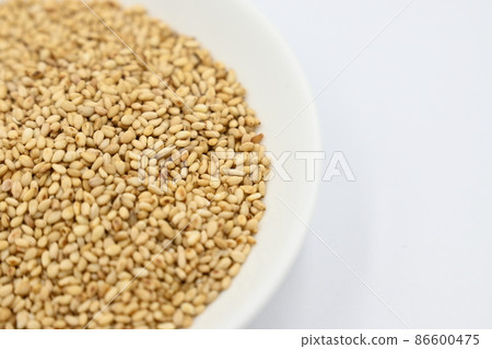 烤白芝麻和小盤子 烤白芝麻和小盤子 86600475