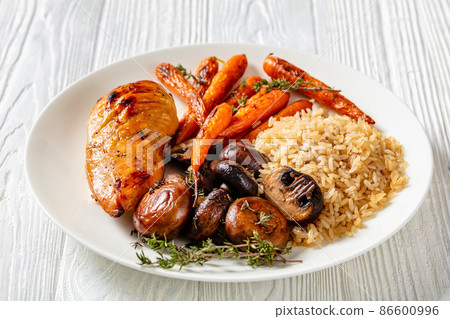 Restaurant meal of grilled chicken, close-up 86600996
