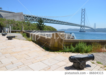 Ishigaki and Akashi Kaikyo Bridge at the site of Maiko Daiba, Akashi Clan 86604315