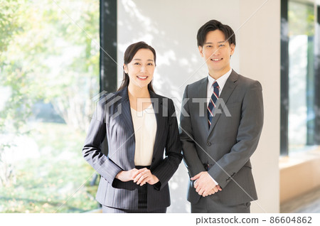 Young business person shooting cooperation: LINK FOREST Young business person shooting cooperation: LINK FOREST 86604862