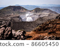 阿蘇山仍在噴發，從山頂俯瞰 86605450