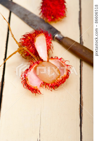 fresh rambutan fruits 86606518