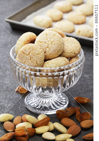 手工製作的杏仁 86607511