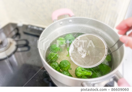 Akutori_broccoli 86609060