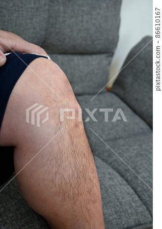 Osgood's disease Osgood-Schlatter's disease Growing pains knees and feet Osgood's disease Osgood-Schlatter's disease Growing pains knees and feet 86610167
