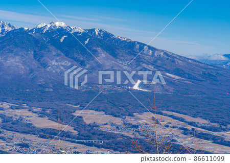Yatsugatake mountain range seen from the summit of Mt. Nyukasa in winter [Nagano Prefecture] 86611099