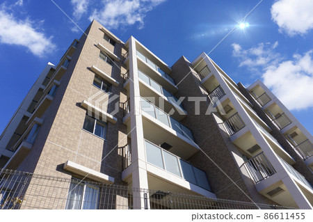 公寓外觀和清新的藍天風景_sky_b_01 86611455