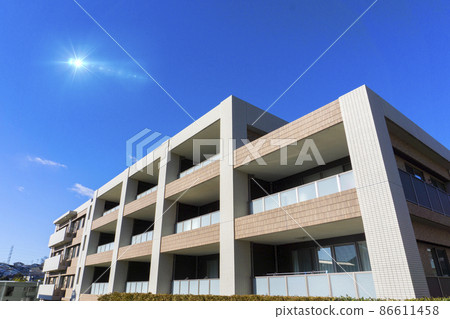 Exterior of the apartment and refreshing blue sky scenery _sky_b_04 86611458