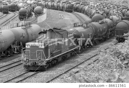 DD51 towed tank train leaving the oil base 86611561