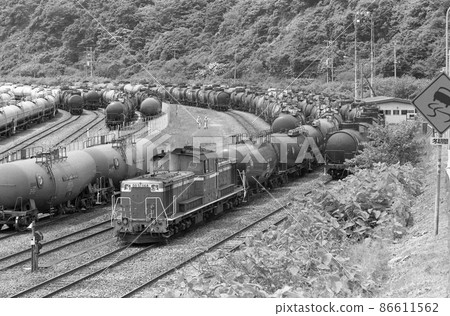 DD51 towed tank train leaving the oil base 86611562
