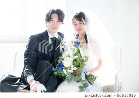 Image of a bride and groom snuggling up at a very easy-to-use wedding ceremony 3 Image of a bride and groom snuggling up at a very easy-to-use wedding ceremony 3 86613010