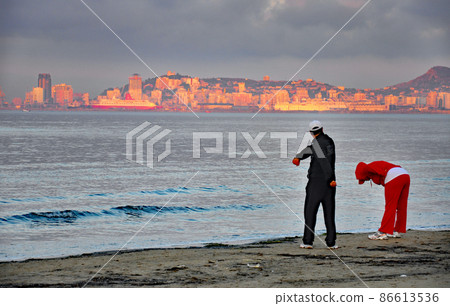 Urbania Duras, an urban area that shines in the morning sun seen from the beach 86613536