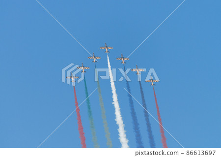 UAE acrobatics team "Al Fulsan" formation rise UAE acrobatics team "Al Fulsan" formation rise 86613697