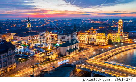 Oradea, Romania - Amazing Christmas Market in Union Square. Oradea, Romania - Amazing Christmas Market in Union Square. 86614277