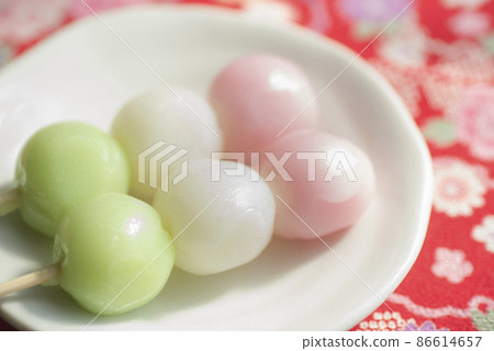 Hanami dumplings with a Japanese-style image 86614657