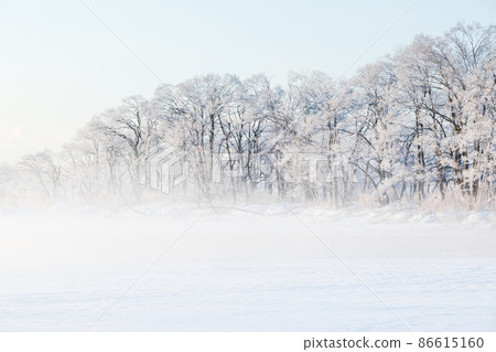 Lake Utonai and the air storm in the middle of winter Lake Utonai and the air storm in the middle of winter 86615160