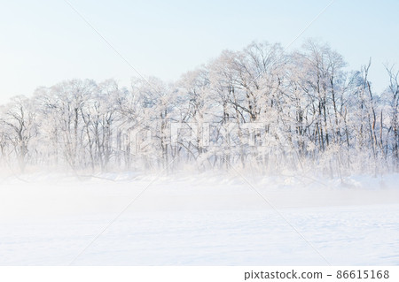 Lake Utonai and the air storm in the middle of winter Lake Utonai and the air storm in the middle of winter 86615168