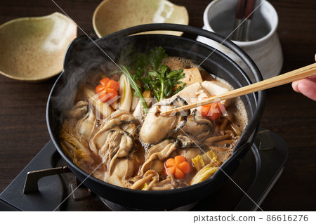 Oyster noodle pot 86616276