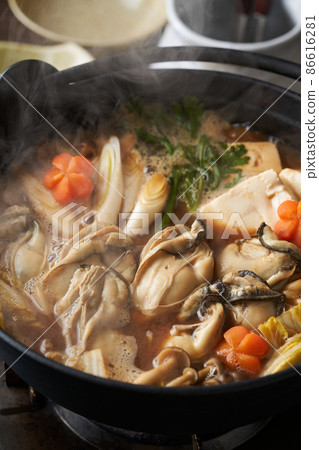 Oyster noodle pot 86616281