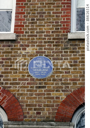 Blue plaque outside he home od Dante Gabriel Rossetti and Algemon Charls Swinburne, London, United Kingdom. Blue plaque outside he home od Dante Gabriel Rossetti and Algemon Charls Swinburne, London, United Kingdom. 86616314