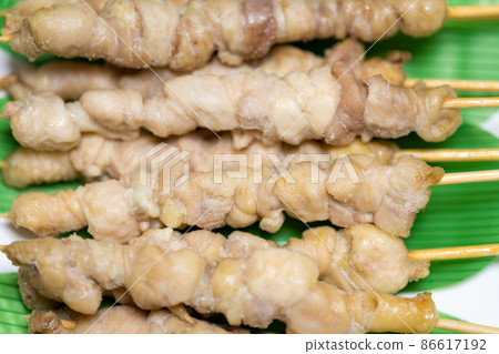 Bird skin grilled with Bincho charcoal (charcoal fire) 86617192