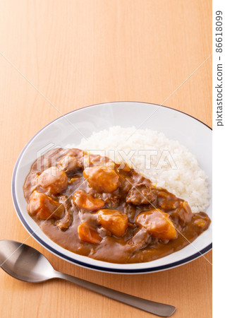 Curry and rice  86618099