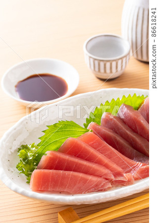Tuna sashimi 86618241