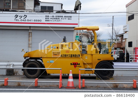Road roller detained on the national highway 86618400