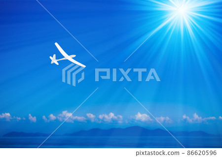 紙飛機在蔚藍的天空 86620596