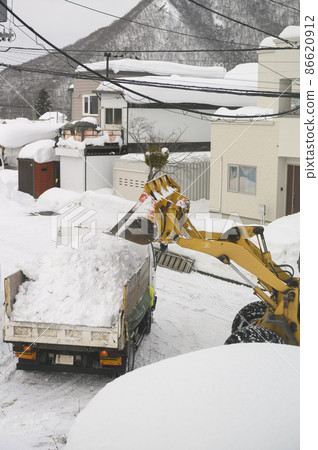 Snow removal work 86620912