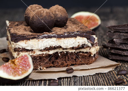 chocolate cake with buttercream , close up 86621377