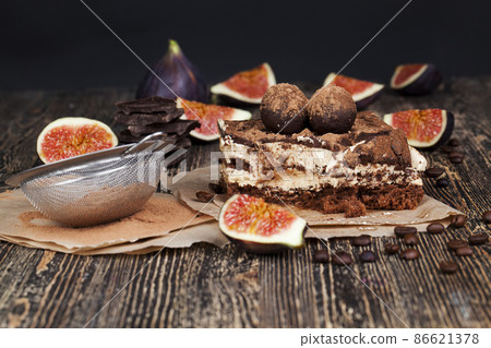 chocolate cake with buttercream , close up 86621378