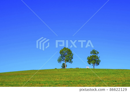 山代池公園藍天和青山 86622129