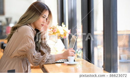 Concentrated businesswoman using digital tablet touchpad 86623072