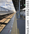 在站台上等火車 86623665