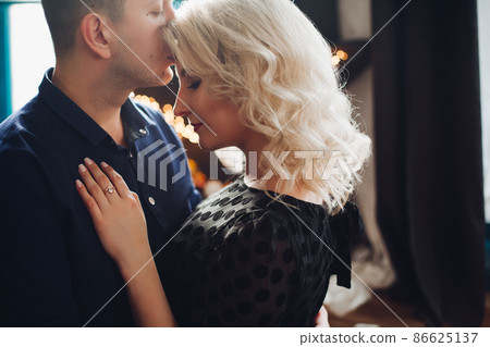Portrait of sensual couple looking in the eye to Portrait of sensual couple looking in the eye to 86625137