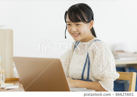 在線學習 PC 的女孩 86625601