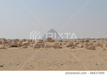 Refracting pyramid 86627899