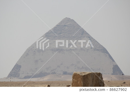 Refracting pyramid 86627902