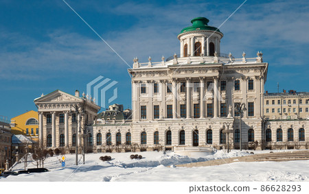 Neoclassical building of Pashkov House in Moscow on winter day Neoclassical building of Pashkov House in Moscow on winter day 86628293