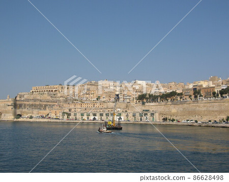 View of Malta's Old Town of Valletta from the sea 86628498