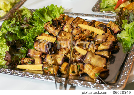Fried eggplants in a frying pan. 86628549