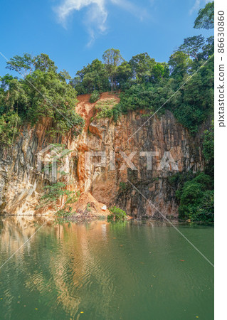 pond, lagoon, quarry 86630860