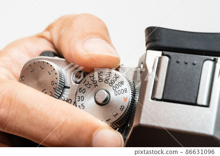 Turn the camera dial to change the shutter speed Turn the camera dial to change the shutter speed 86631096