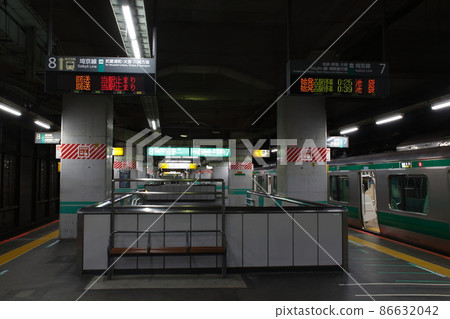 埼京線赤羽站站台,末班車前 埼京線赤羽站站台,末班車前 86632042