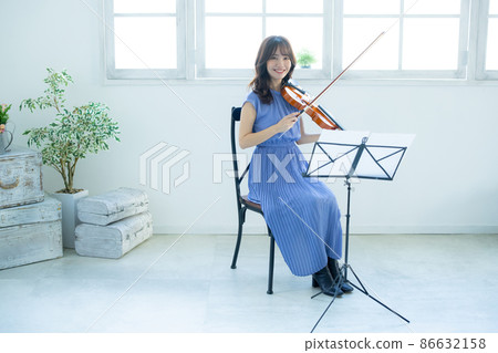 Violin female 86632158