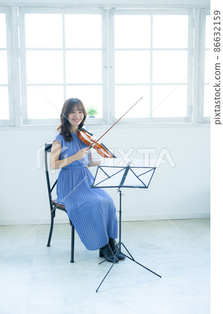 Violin female Violin female 86632159